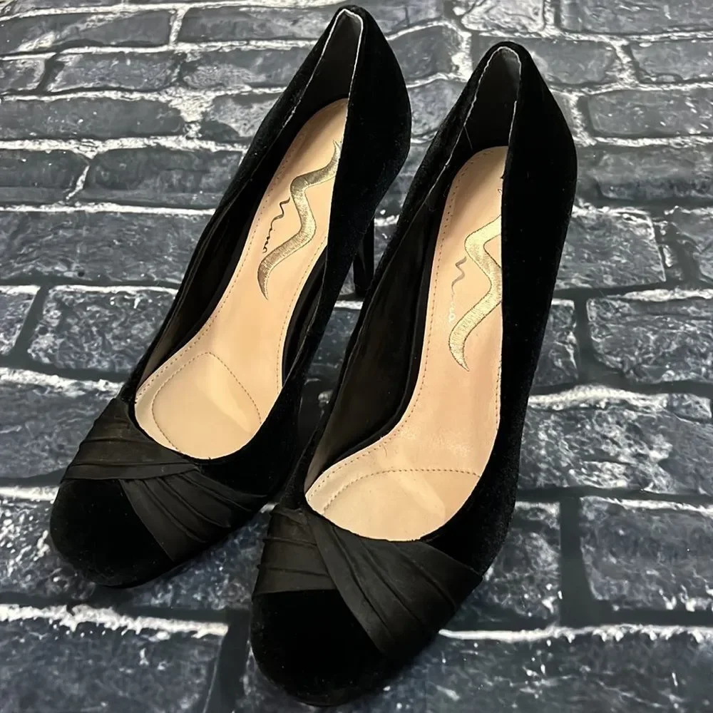 Nina black velvet pumps evening